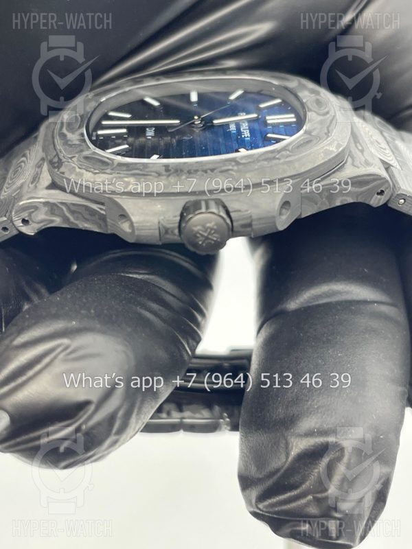 Товар Patek Philippe Nautilus 40mm DiW Carbon 5711 "BLUE GRAIL" Фото 12 - Patek Philippe Nautilus 40mm DiW Carbon 5711 "BLUE GRAIL"