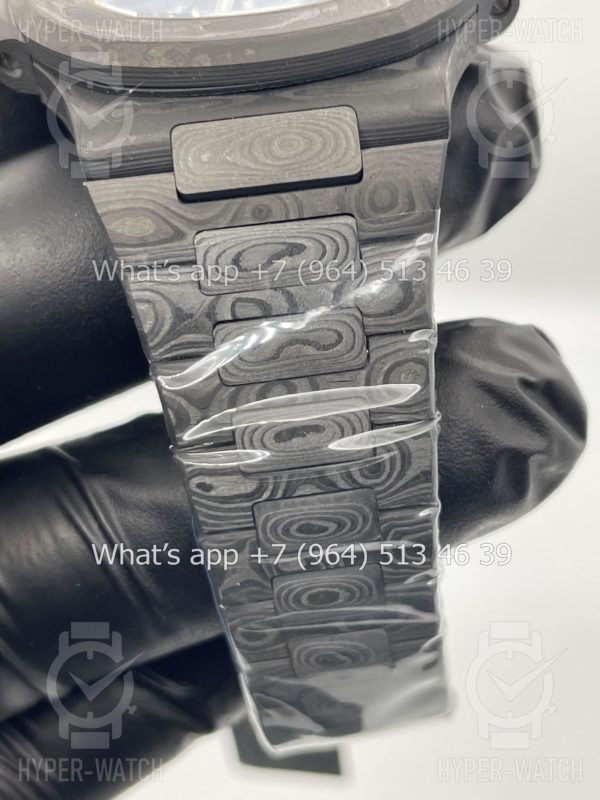 Товар Patek Philippe Nautilus 40mm DiW Carbon 5711 "BLUE GRAIL" Фото 15 - Patek Philippe Nautilus 40mm DiW Carbon 5711 "BLUE GRAIL"