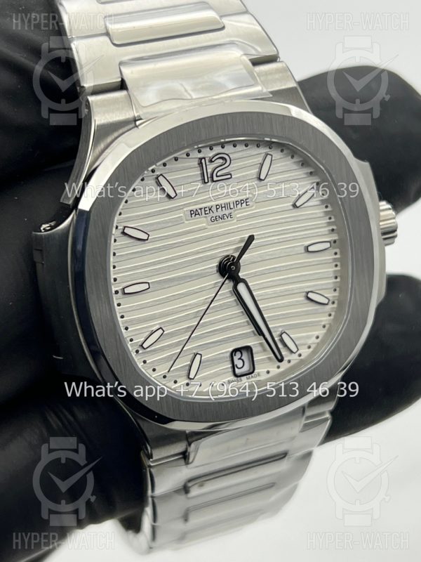 Товар Patek Philippe Nautilus 35mm 7118/1A-010 3K Фото 3 - Patek Philippe Nautilus 35mm 7118/1A-010 3K