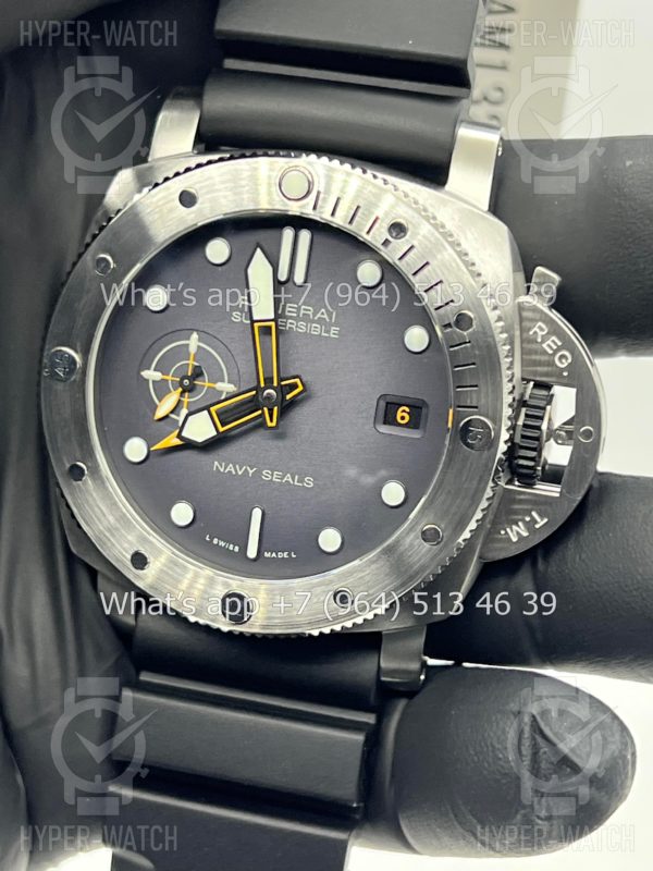 Фото 5 - Officine Panerai Luminor Submersible PAM01323