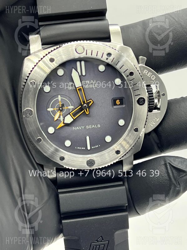 Фото 7 - Officine Panerai Luminor Submersible PAM01323