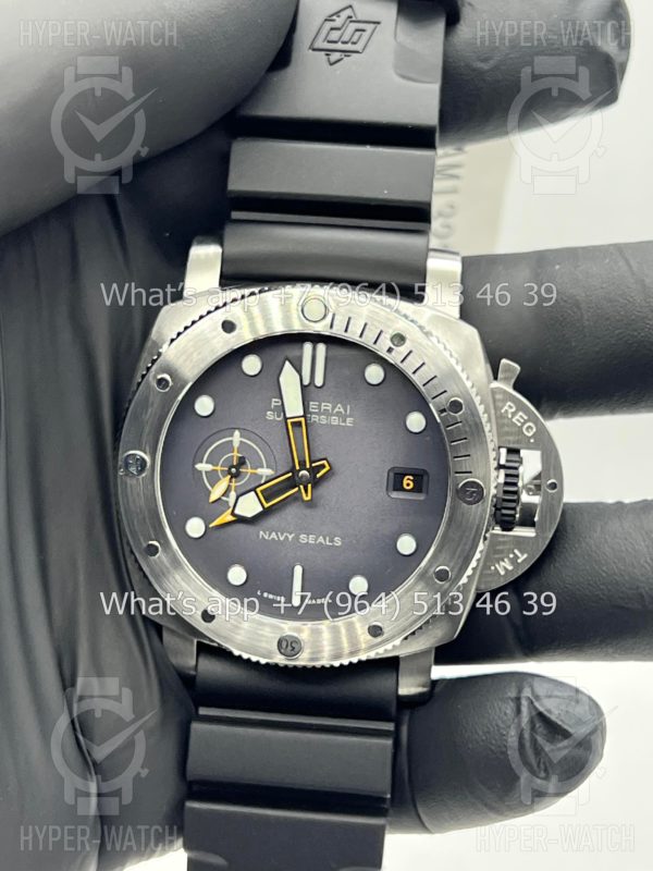 Фото 9 - Officine Panerai Luminor Submersible PAM01323