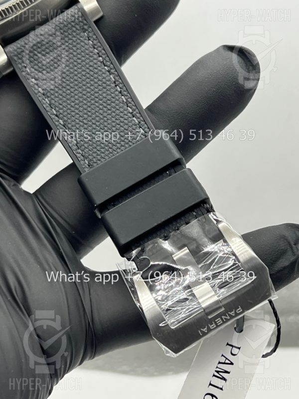 Фото 9 - Officine Panerai Luminor Submersible Luna Rossa PAM01681