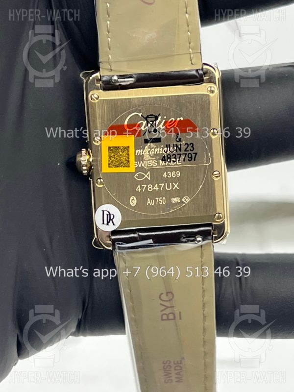 Фото 21 - Cartier Tank 25,5mm WGTA009