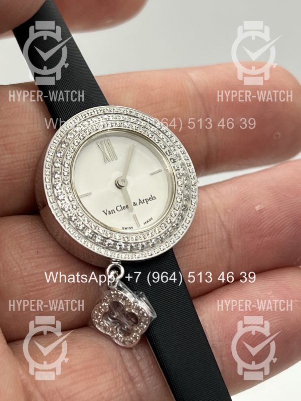 Товар Van Cleef & Arpels Alhambra Charms Mini VCARM95300 Фото 4 - Van Cleef & Arpels Alhambra Charms Mini VCARM95300