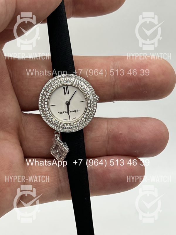 Товар Van Cleef & Arpels Alhambra Charms Mini VCARM95300 Фото 9 - Van Cleef & Arpels Alhambra Charms Mini VCARM95300